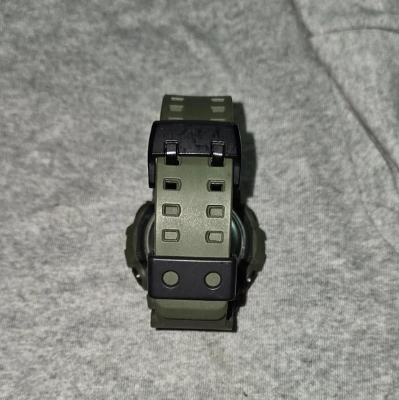 Casio G-Shock 700UC Olive Green - Picture 3 of 9
